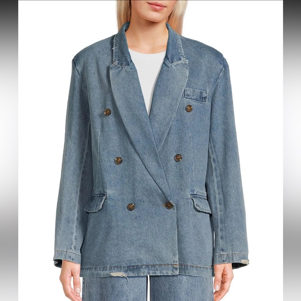 NWT Signature 8
Denim Oversized Blazer